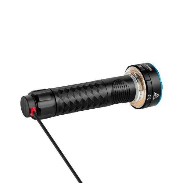 Senter Olight Prowess dengan pencahayaan bidirectional